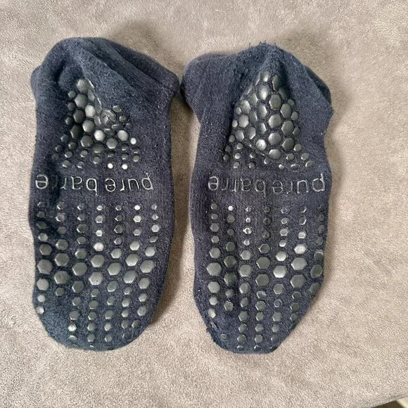 🤍 Pure Barre 100 Club Sticky Socks — Black/White (One Size) - Picture 2 of 3
